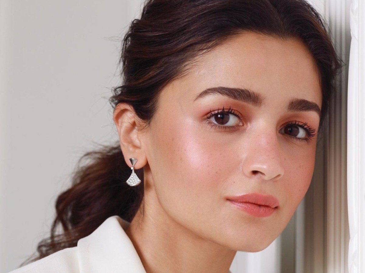 glass skin makeup look
